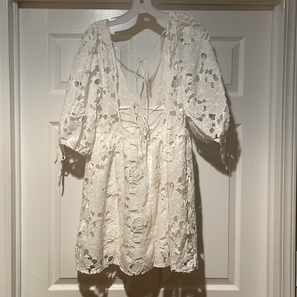 Storia White Lace Dress with Floral Design - Picture 5 of 6